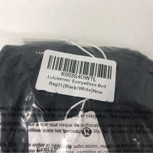 Lululemon Everywhere Belt Bag, Size 1L - Black/White/Silver - Picture 12 of 12